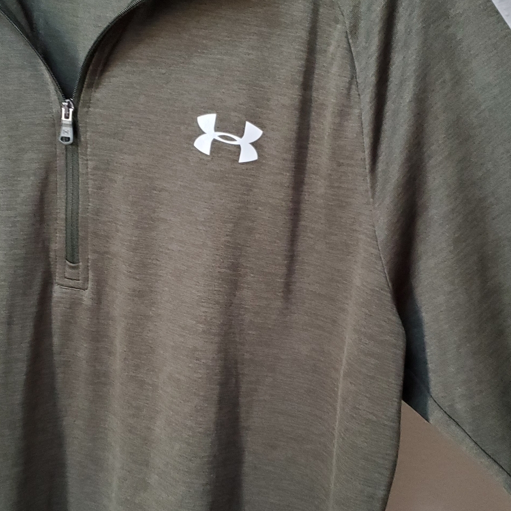 Under Armour 1/4 Zip Top Size Large